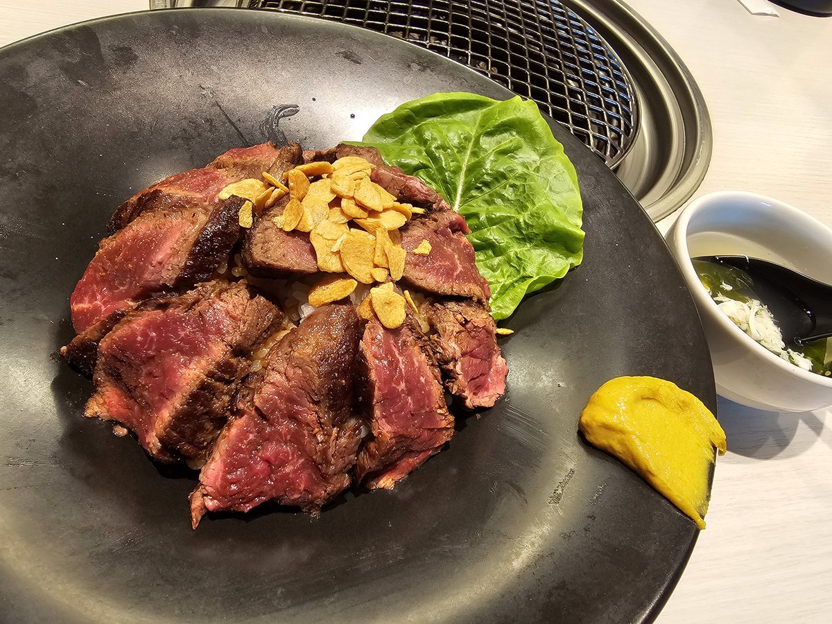 zefyco's tweet photo. 仕事呼び出されてるけど忙しいのでまだ行けませんΨ(  'ч'  ) https://t.co/rnLTGBXtJ7