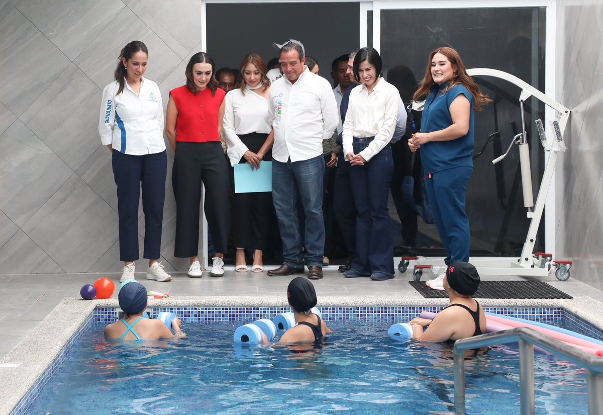 LibiaDennise's tweet photo. Qué orgullo ver las obras de la Clínica de Rehabilitación del DIF en Valle de Santiago y cómo el gran equipo que la integra ya está mejorando la vida de sus pacientes. ¡Gracias por alegrarnos el corazón y hacerlo posible! 💙👏🏻 https://t.co/s62He3AmtP