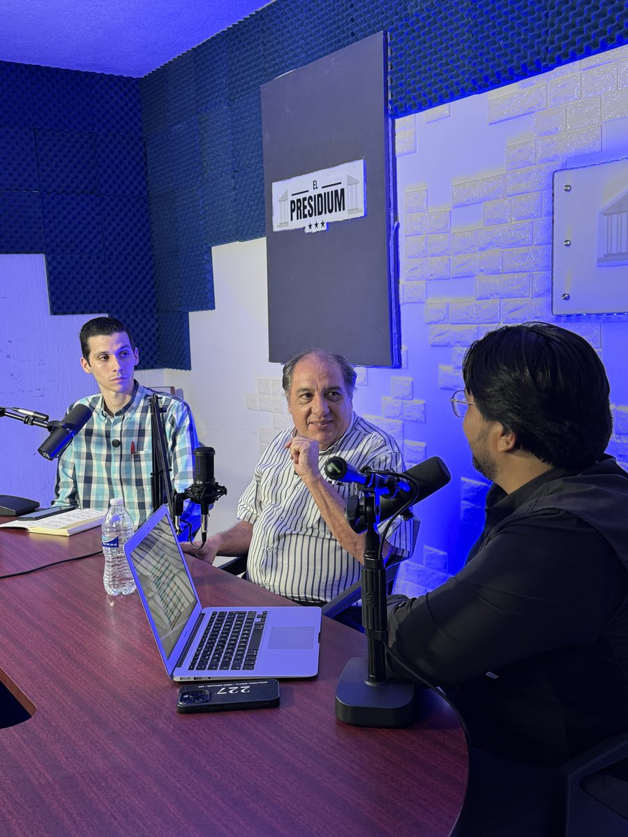 Politikmnte's tweet image. Esta noche nos acompañó en el estudio el Ing. @llausas_javier 🤝

Estuvimos platicando de la nueva estrategia de seguridad que presentó recientemente @OHarfuch , además de los espacios para construir paz 🕊️

Este y todos los episodios de #ElPresidium 📲 en nuestro canal de…