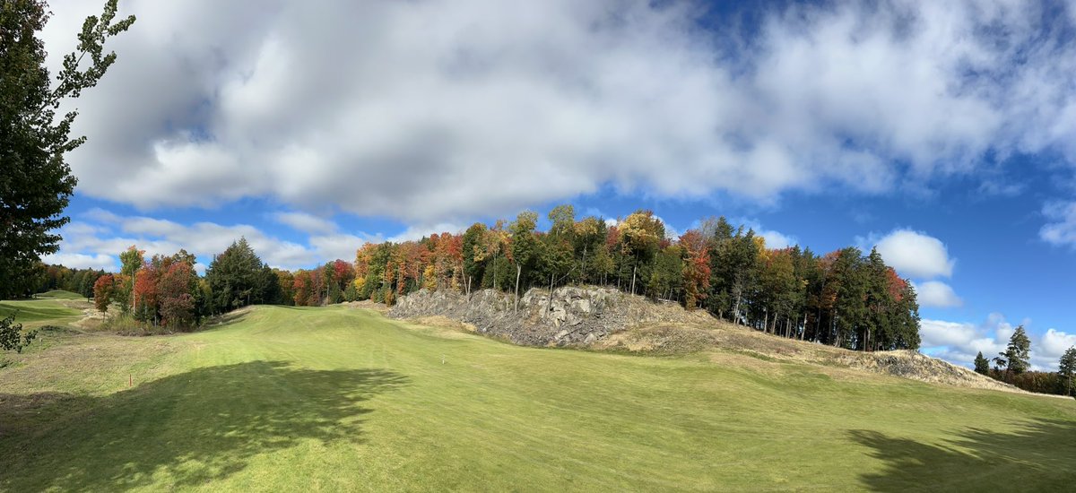 MarquetteGolf's tweet photo. The 16th on #Greywalls was looking fabulous today #FallGolf #ColorTexture https://t.co/2xiFHUmmUi