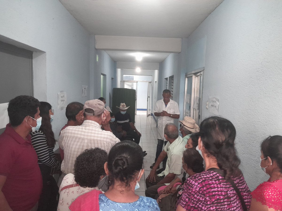 YanetBoffil's tweet photo. Se realizan Charlas Educativas a los pacientes que serán operados en el día de hoy en el Centro Oftalmológico de Escuintla. 
#TumbaElBloqueo 
#CubaCoopera
#BMCGuatemala https://t.co/ILxVWVgskd