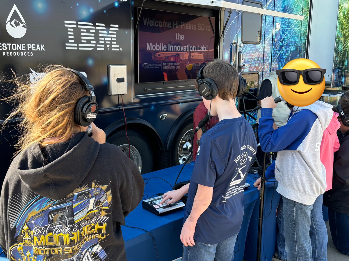 SVVSDMobileLabs's tweet photo. We had a great visit to Hi-Plains PK-12 School in Seibert today in partnership with High Plains Bank! What a fantastic opportunity to work with groups from outside @SVVSD. @ICSVVSD @SVVSDsupt #StVrainStorm #HighPlainsBank https://t.co/XPhPVAjRU4