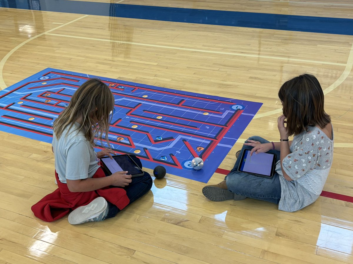 SVVSDMobileLabs's tweet photo. We had a great visit to Hi-Plains PK-12 School in Seibert today in partnership with High Plains Bank! What a fantastic opportunity to work with groups from outside @SVVSD. @ICSVVSD @SVVSDsupt #StVrainStorm #HighPlainsBank https://t.co/XPhPVAjRU4