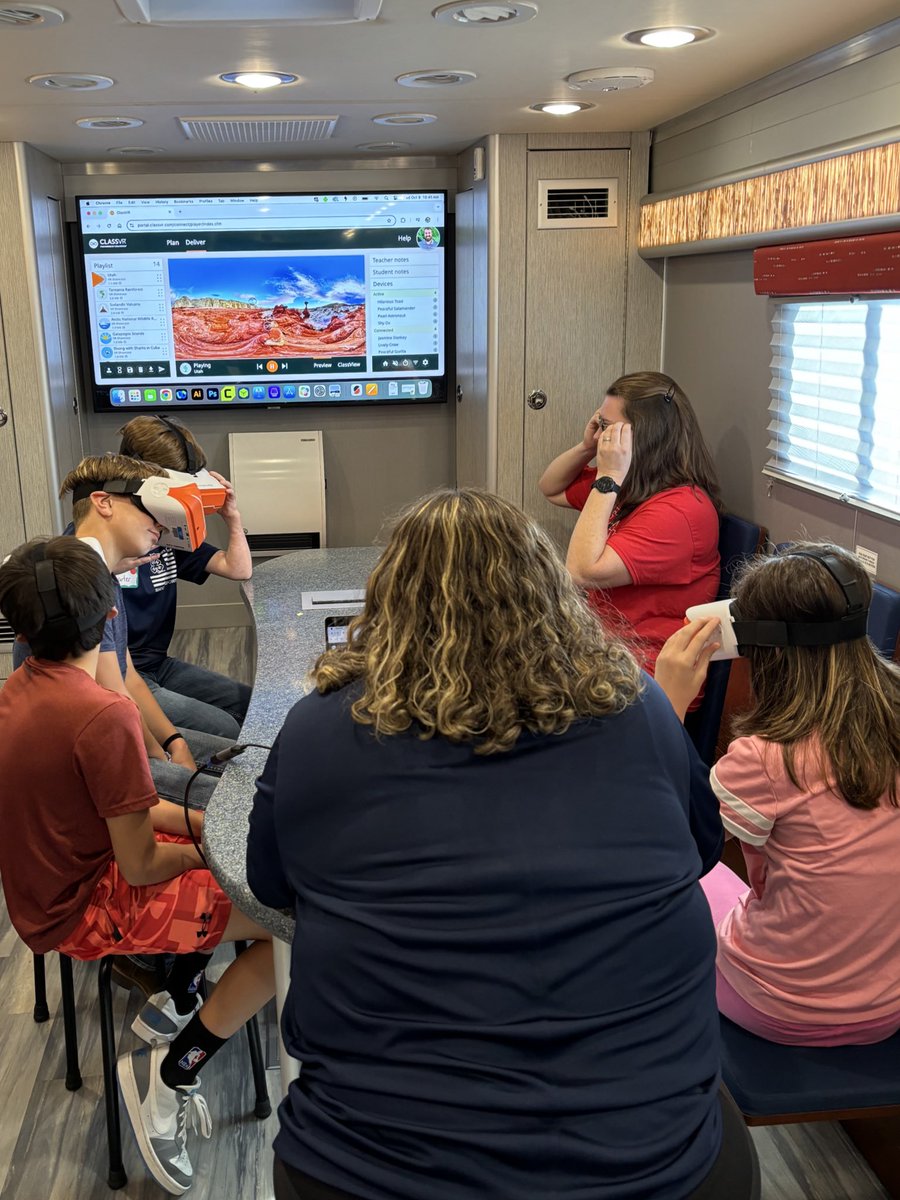 SVVSDMobileLabs's tweet photo. We had a great visit to Hi-Plains PK-12 School in Seibert today in partnership with High Plains Bank! What a fantastic opportunity to work with groups from outside @SVVSD. @ICSVVSD @SVVSDsupt #StVrainStorm #HighPlainsBank https://t.co/XPhPVAjRU4