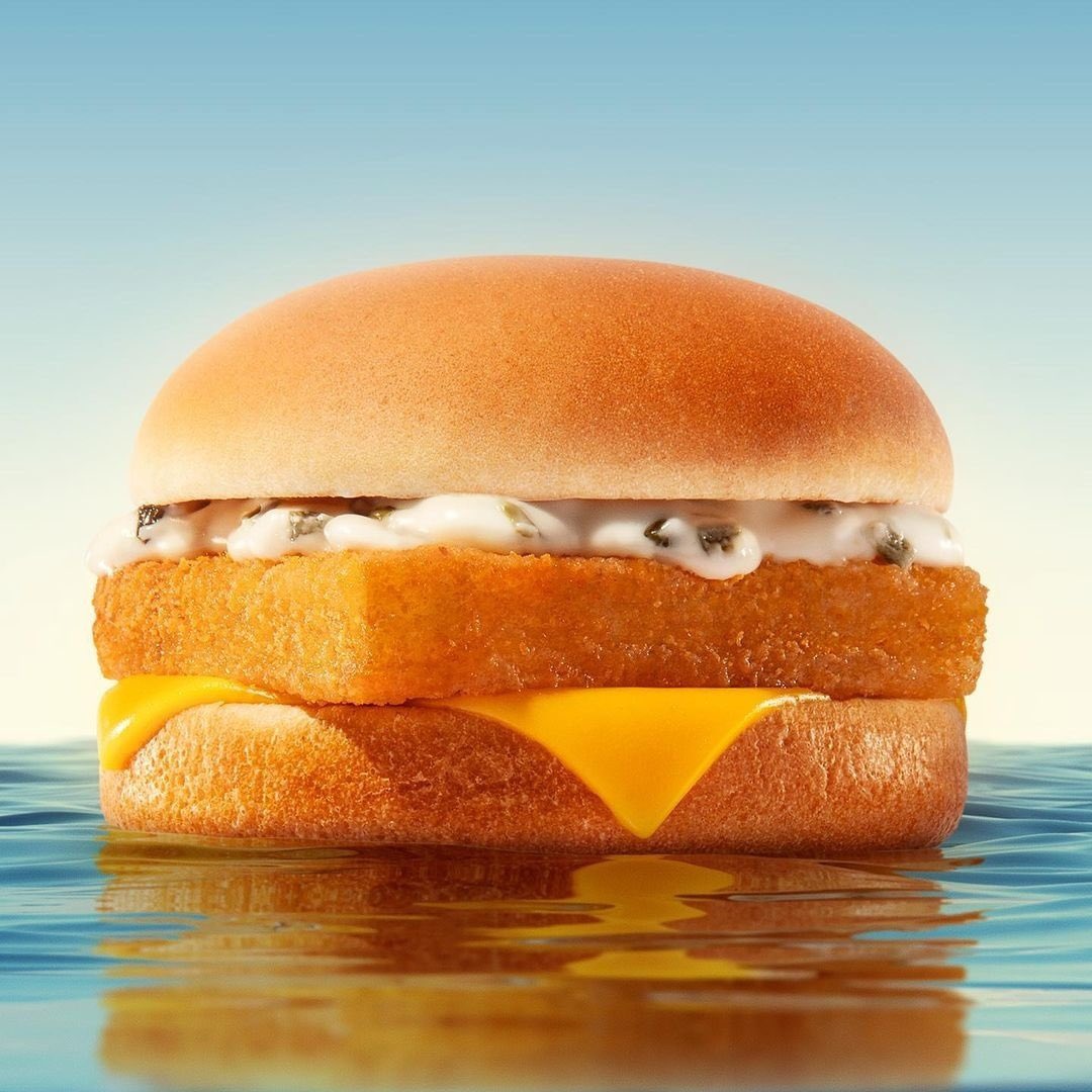 McDonalds_BR's tweet photo. o que                     o que vcs queriam
voltou:                   que voltasse: https://t.co/bf7c3YuYO3