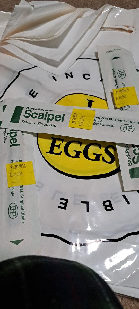 jacobisalemon's tweet photo. and one was full of scalpels???? https://t.co/tiXAVTfXcC