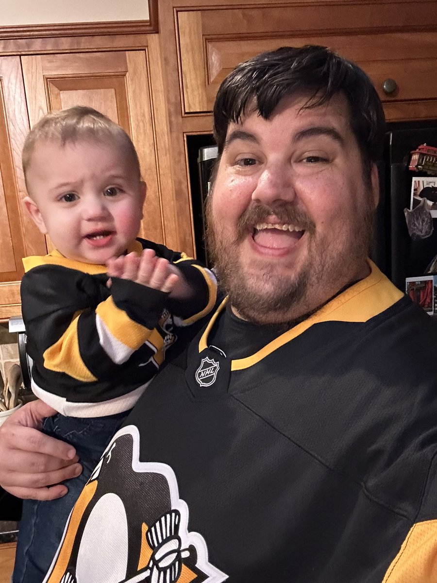 MadMike4883's tweet image. GAME 1!!!  LETS DO THIS!!! #LetsGoPens #PartyHard @penguins @DidPengWin @PenguinsJesus @psamp