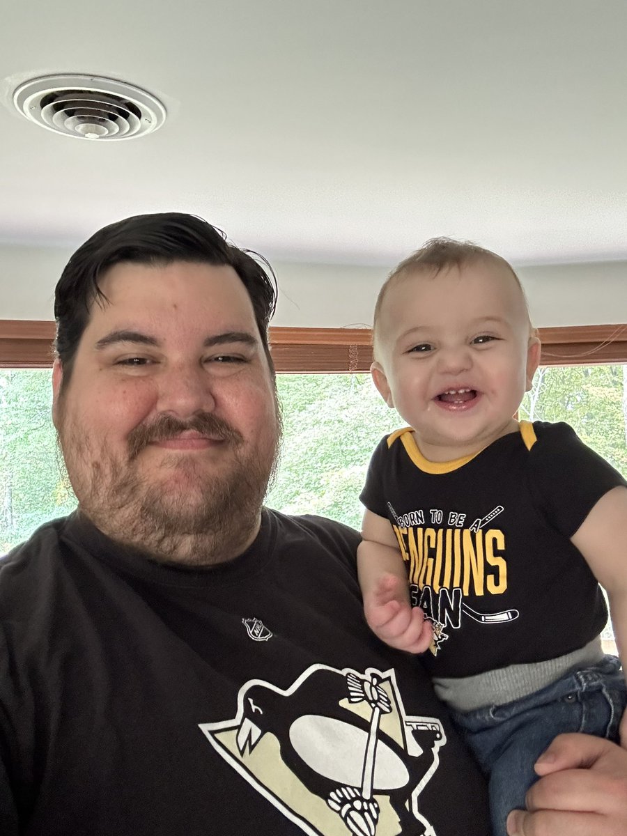 MadMike4883's tweet image. GAME 1!!!  LETS DO THIS!!! #LetsGoPens #PartyHard @penguins @DidPengWin @PenguinsJesus @psamp