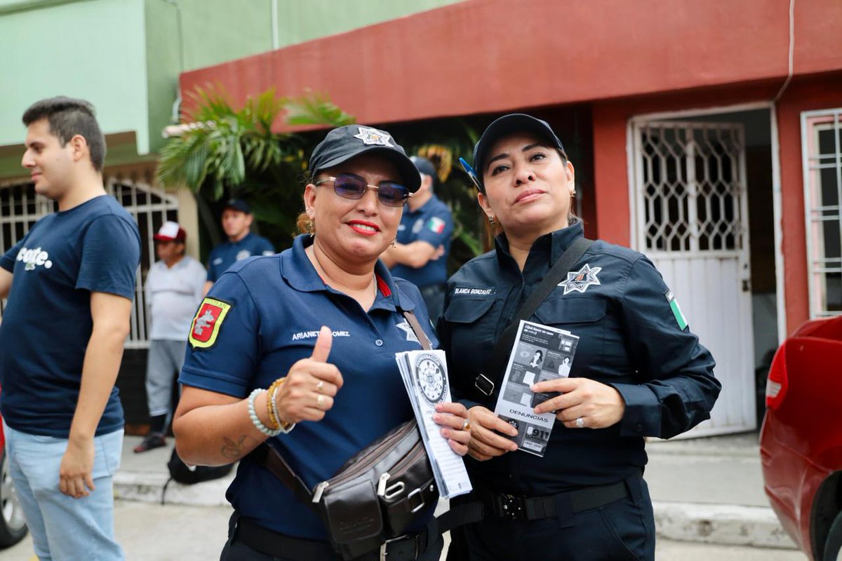 Recorrimos la colonia El Rosario junto al Secretario de Seguridad Pública y personal de la Coordinación de Prevención del Delito. Este recorrido como parte del programa Contigo por tu seguridad, que busca prevenir conductas ilícitas.
#Compromiso #Trabajo #Resultados