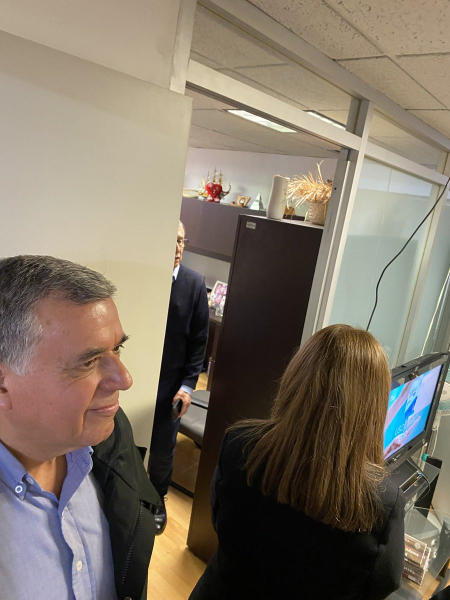 SNTPA's tweet photo. El Sr. Procurador Ing. Víctor Suárez Carrera, visitándo las oficinas del Sindicato, después de 6 años tenemos la visita de un buen Procurador, al cual le deseamos el mejor de los éxitos y nos sumamos a su programa de trabajo. https://t.co/AaG3I4mZnt