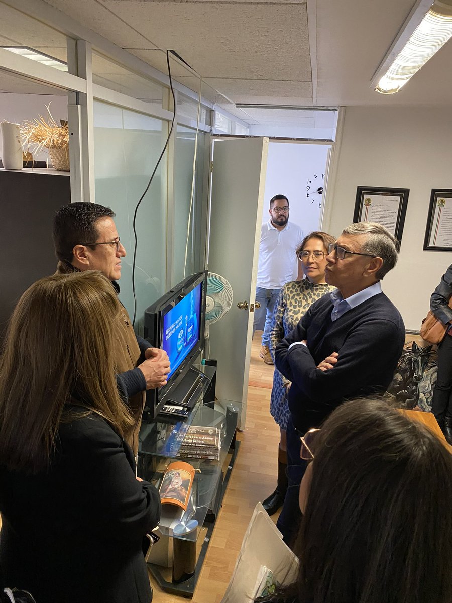 SNTPA's tweet photo. El Sr. Procurador Ing. Víctor Suárez Carrera, visitándo las oficinas del Sindicato, después de 6 años tenemos la visita de un buen Procurador, al cual le deseamos el mejor de los éxitos y nos sumamos a su programa de trabajo. https://t.co/AaG3I4mZnt