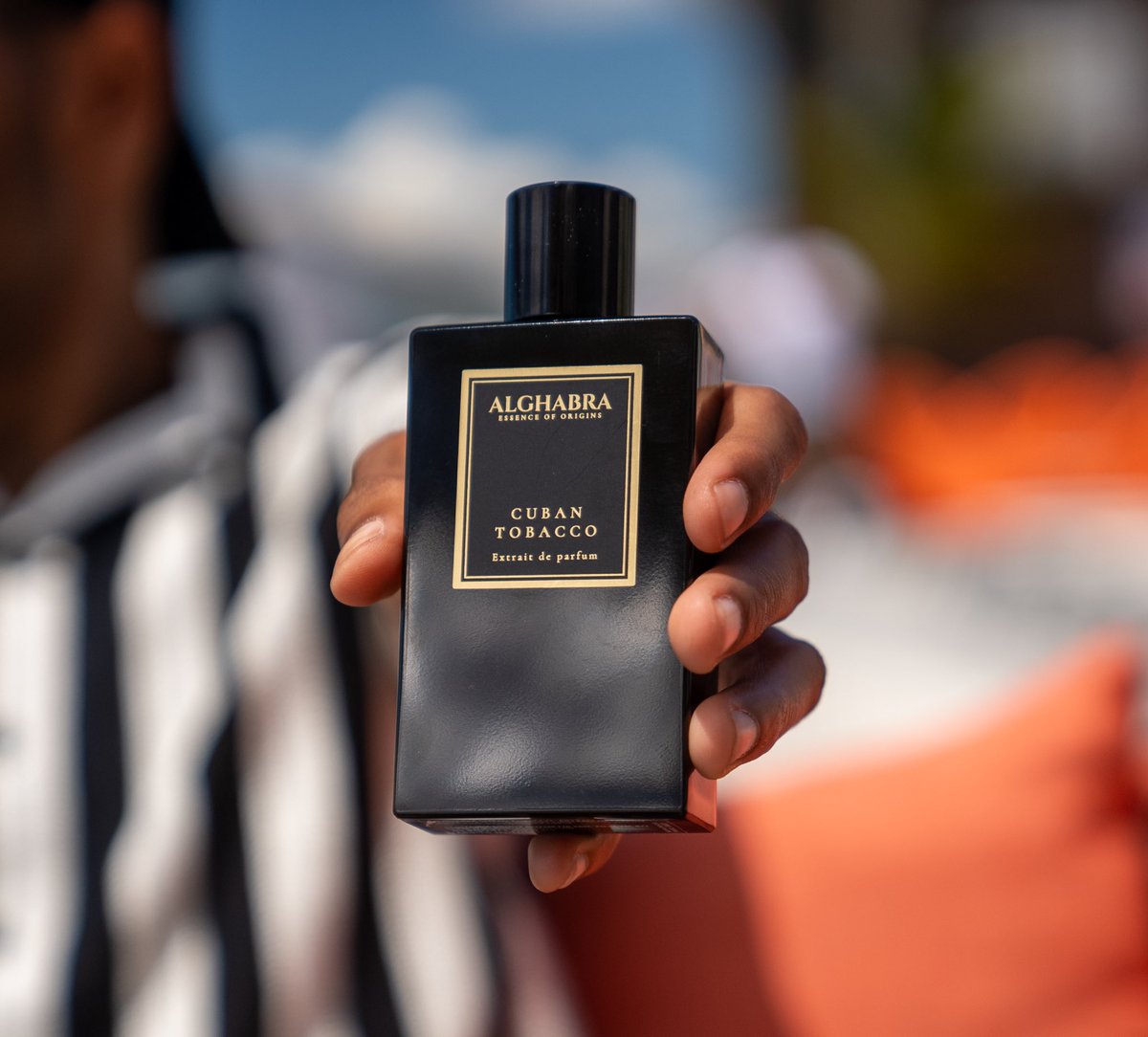 Cuban Tobacco by Alghabra Parfums is a fragrance that transports you to the warmth and richness of a classic cigar lounge. 

⚡️It begins with a fresh, citrusy burst from bergamot and lemon, which quickly gives way to the heart of the scent where the deep, earthy aroma of tobacco