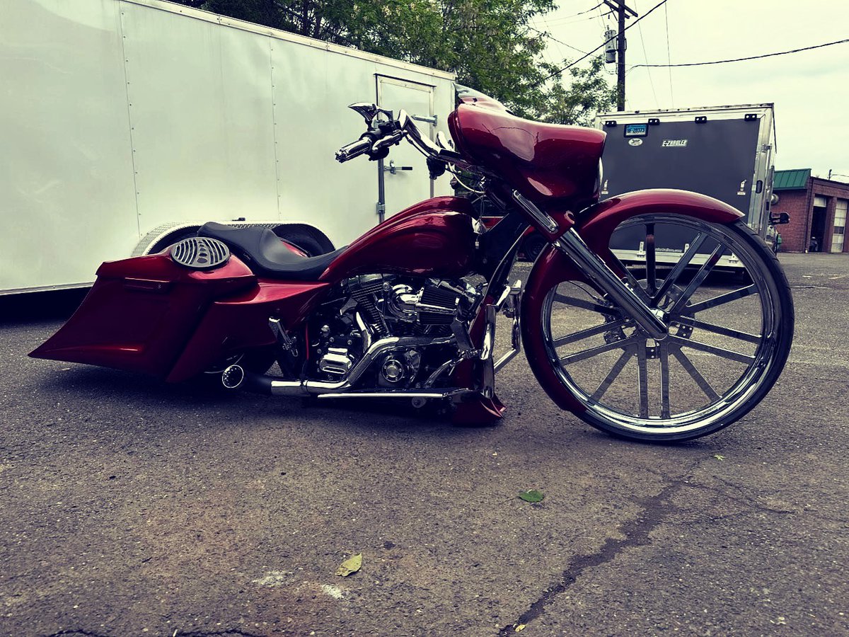 Smt_MachiningCo's tweet photo. 30" Street Glide set up with the chrome Money Maker wheels. Any one else like this set up?
#ridewiththebest #harleydavidson #streetglide #bigwheelbagger #custom #30 https://t.co/yFUQcYBQ8X