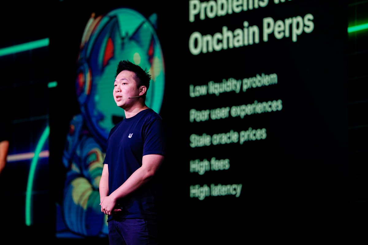 solana's tweet photo. For Solana dApps to reach millions of users, they need to meet users where they already are — on their phones.

From the Solana Seeker to Jupiter Mobile, check out recent highlights covering all things mobile.🧵 https://t.co/6KfQXKMbZL