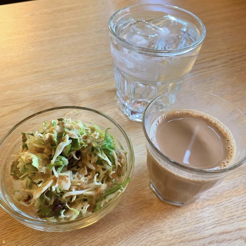 napndab's tweet photo. え！町田なのに？ネパール餃子酒場そるてぃ (町田)

ダルバートマトン
パニプリ

「とてもいい塩梅🌶️」

#ダルバート #dalbhat #ネパール料理 #nepalifood #パニプリ #panipuri https://t.co/PVTTo5jzDk