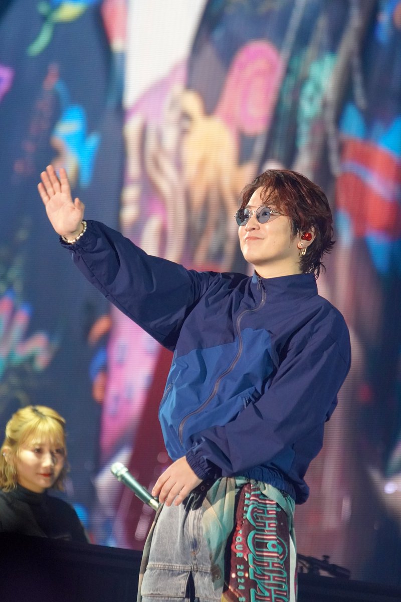 アンコール呼ばれて嬉しそうなFukase君
ブルゾンが懐かしい...

#深海
#深海広島  
#深海ネタバレ  
#セカオワ