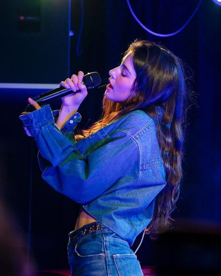 VPR02DMT's tweet photo. ela colocou o segundo look gente tô mt nervoso azul fica muito bonita nela
#devonaguilera https://t.co/yvZPbRnvNJ
