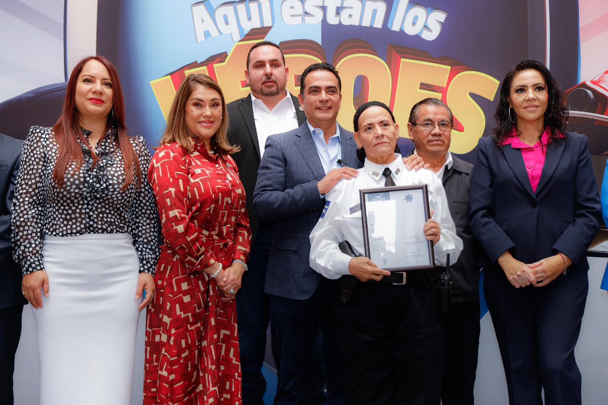 josejoseantonio's tweet photo. ¡Unidos reconocemos a los héroes que cuidan de la gran familia de Durango! 
👨🏻‍🚒👮🏻‍♀️

Gracias por esa pasión, trabajo y compromiso, que nos hace sentir muy orgullosos.

¡Siempre tendrán todo nuestro respaldo!

#ElFuturoEsContigo 🐺🌳🦂 https://t.co/MyaOgGBFNx