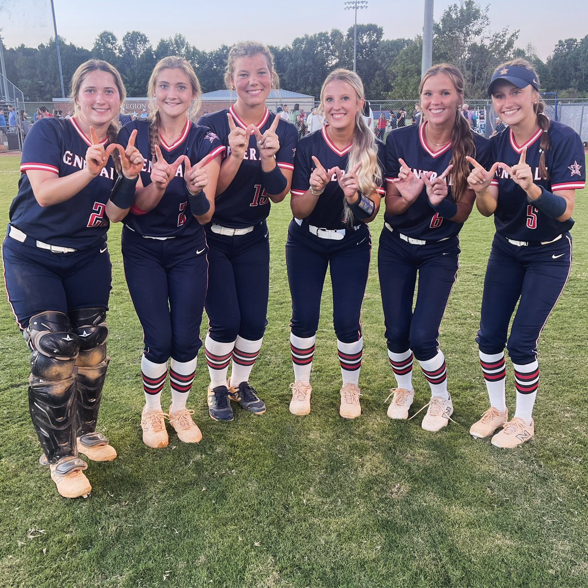 Senior W!!!

Generals beat Sonoraville 7-0 to end the regular season with a 26-1 record! Jenna Ryans and Ella Blansit led the charge with 3 hits a piece and Addie Edwards got the win in the circle with 10 K’s! ❤️💙🥎⭐️