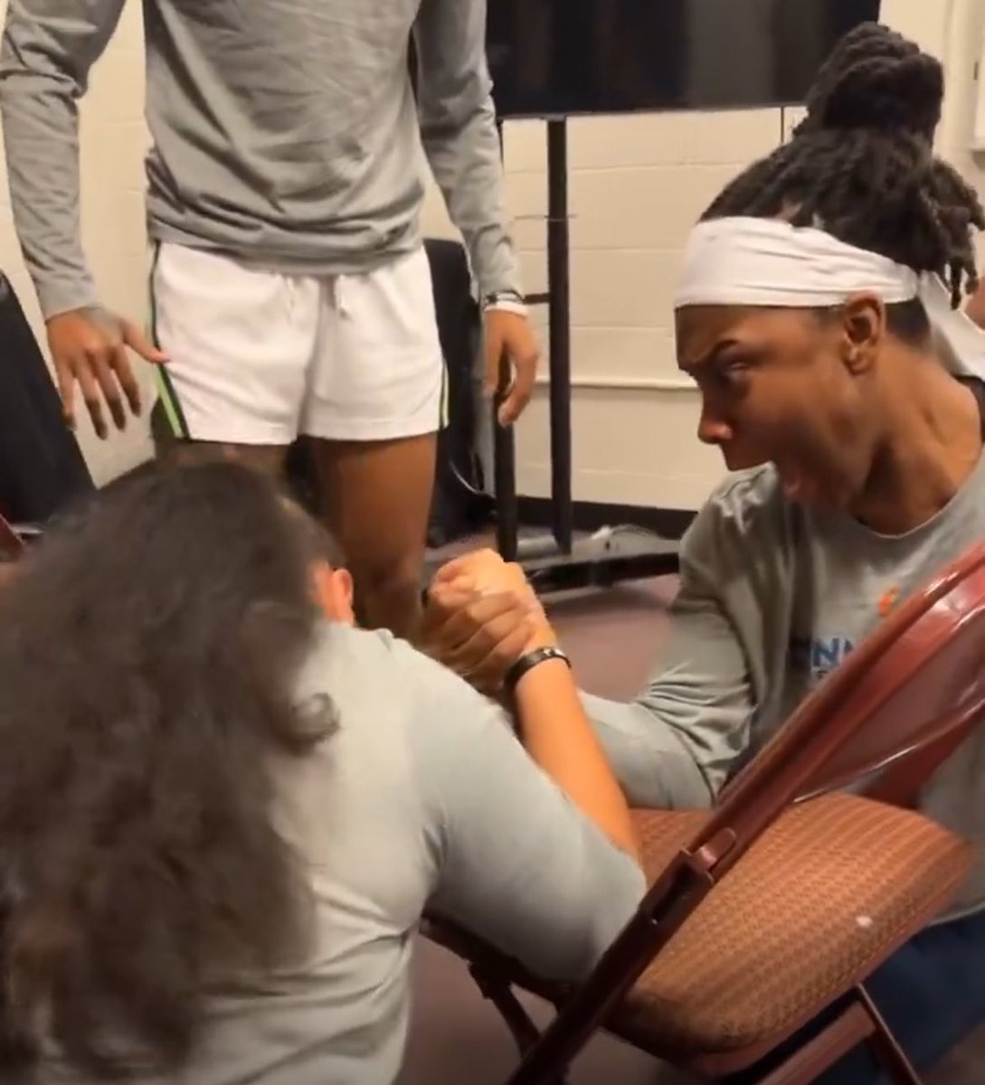 i am SCREAMING y’all 😭😭😭💀