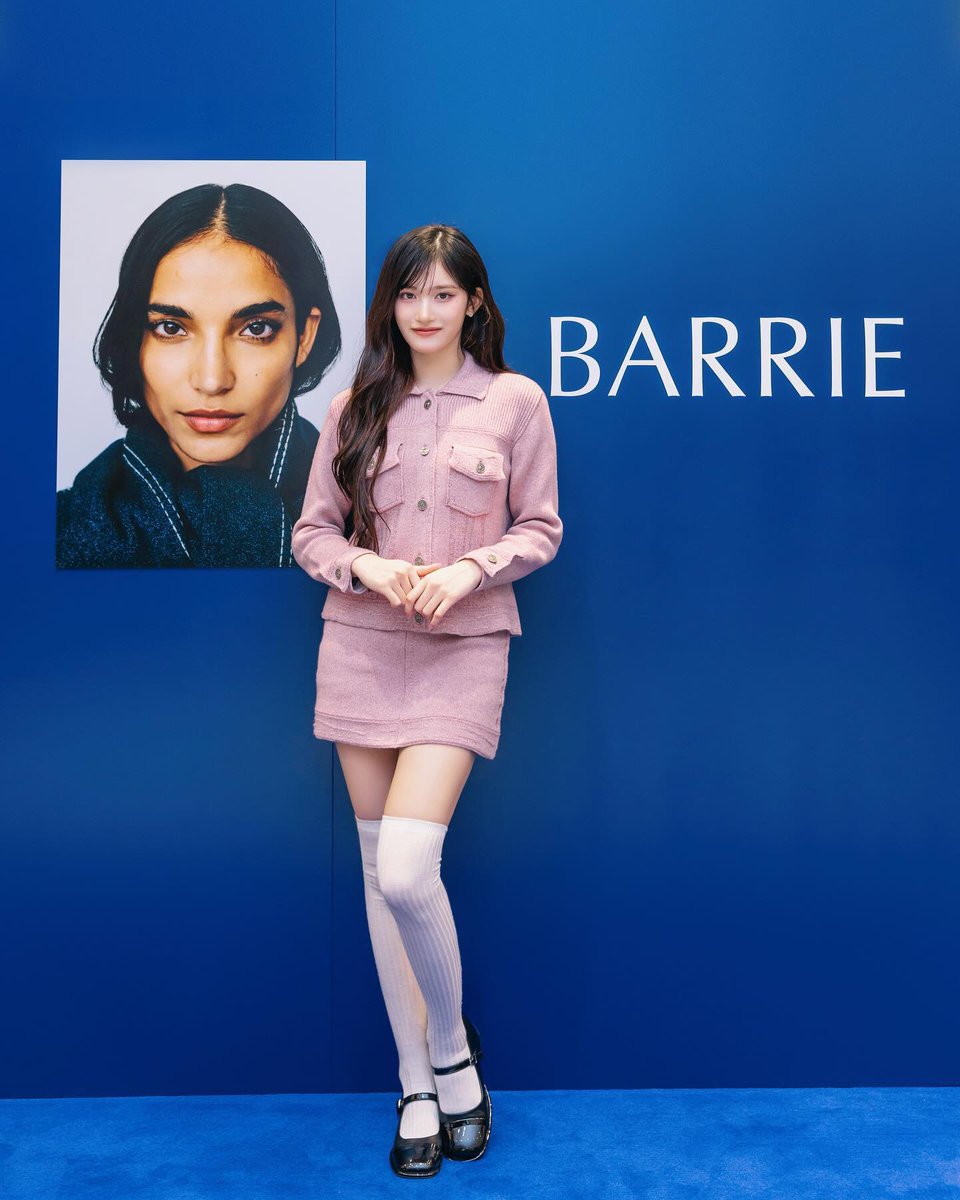 Chee_seo's tweet photo. Barrie 팝업 스토어 #이서 https://t.co/wAVSPyUiBx