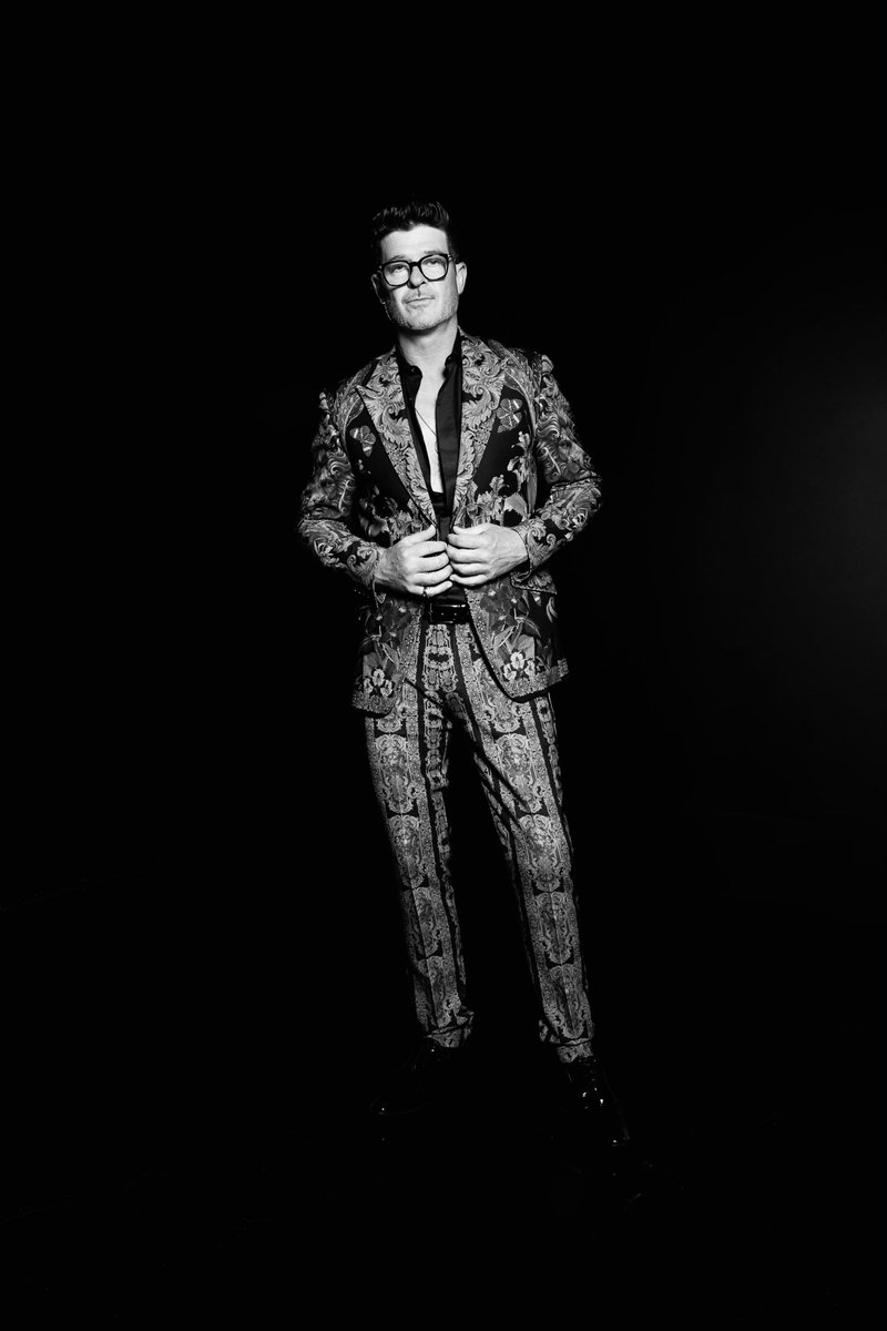 robinthicke's tweet image. The Soundtrack To My Life ‘fit 🔥 brand new @MaskedSingerFOX starting at 8/7c #TheMaskedSinger