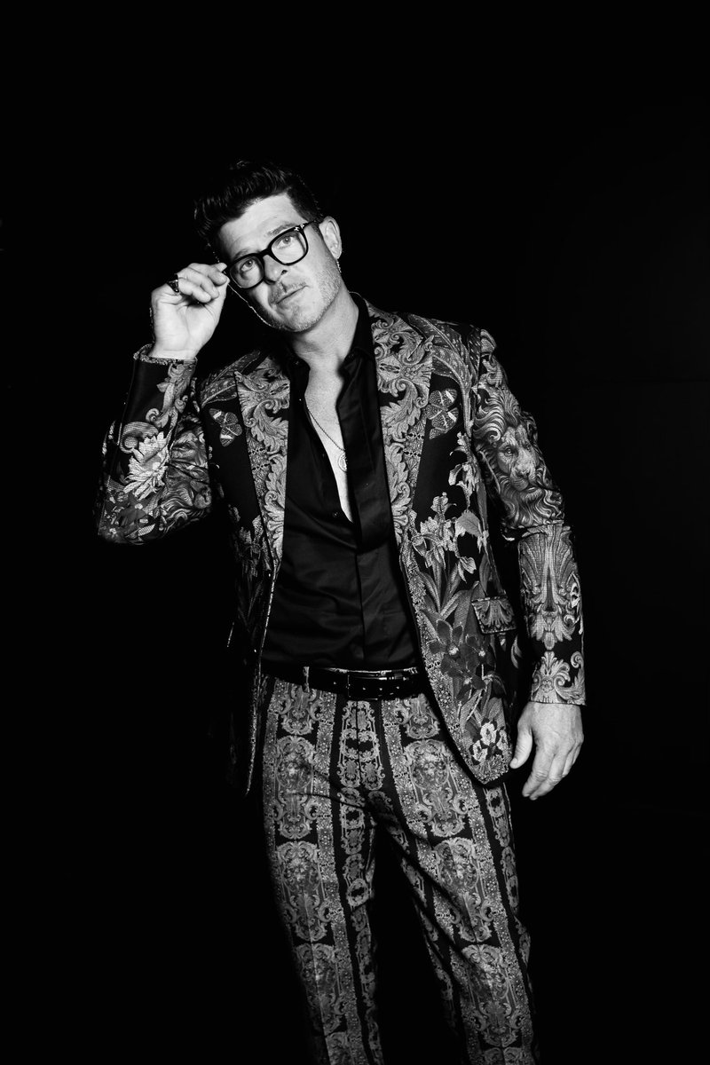 robinthicke's tweet image. The Soundtrack To My Life ‘fit 🔥 brand new @MaskedSingerFOX starting at 8/7c #TheMaskedSinger