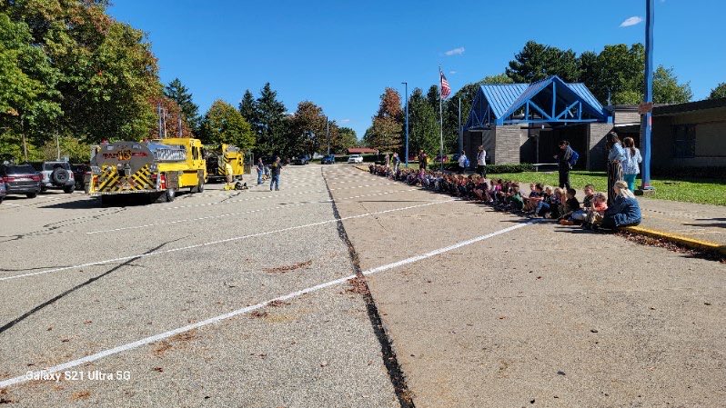RocketSchools's tweet photo. Fire safety day at Moraine Elementary today. Many thanks to our Prospect Borough Fire Dpt. 👨‍🚒 🪓 #firesafety ⁦@PADeptofEd⁩ ⁦@SRAHSATHLETICS⁩ ⁦@SlipperyRockPE⁩ ⁦@SRSD_Library⁩ https://t.co/5n2XgEKHdq