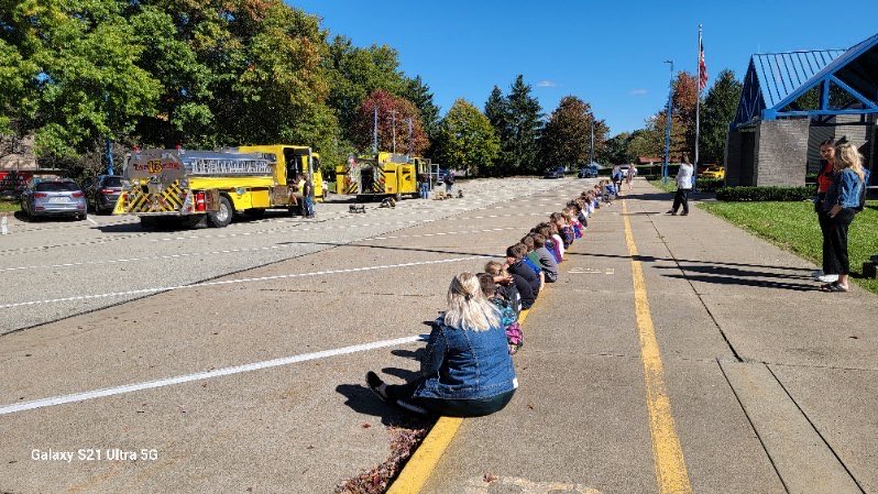 Fire safety day at Moraine Elementary today. Many thanks to our Prospect Borough Fire Dpt. 👨‍🚒 🪓 #firesafety ⁦<a href="/PADeptofEd/">PA Department of Education</a>⁩ ⁦<a href="/SRAHSATHLETICS/">Slippery Rock Athletics</a>⁩ ⁦<a href="/SlipperyRockPE/">SRHS wellness</a>⁩ ⁦<a href="/SRSD_Library/">Slippery Rock Library</a>⁩