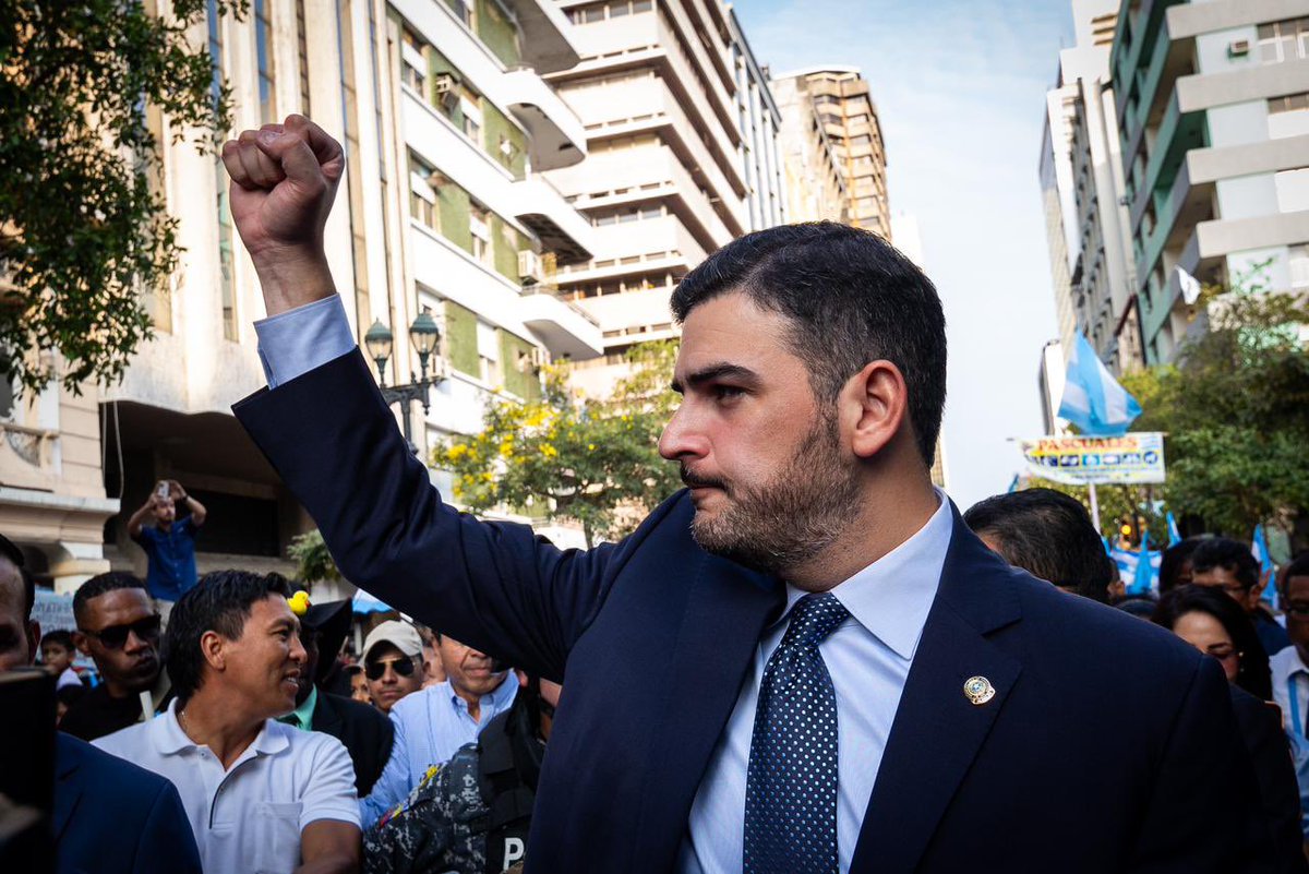 Guayaquileños de cepa, arrechos e independientes, siempre tenemos que defender la libertad de esta ciudad.

Guayaquil siempre será luz en tiempos de oscuridad, que hoy lo vivimos, pero mientras Dios me dé fuerza y vida, gritaré siempre: ¡Viva Guayaquil independiente!