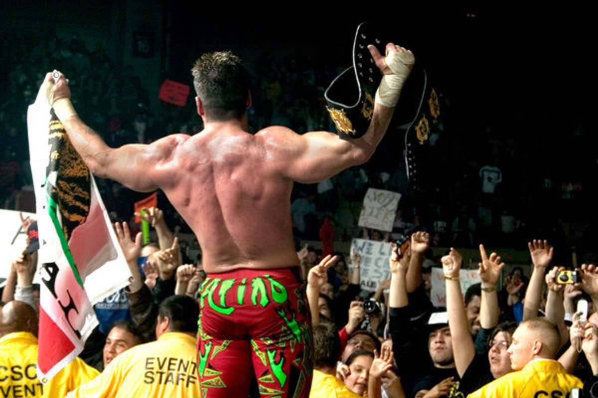 itsBayleyWWE's tweet photo. Viva La Raza https://t.co/xP2cyOpXxL