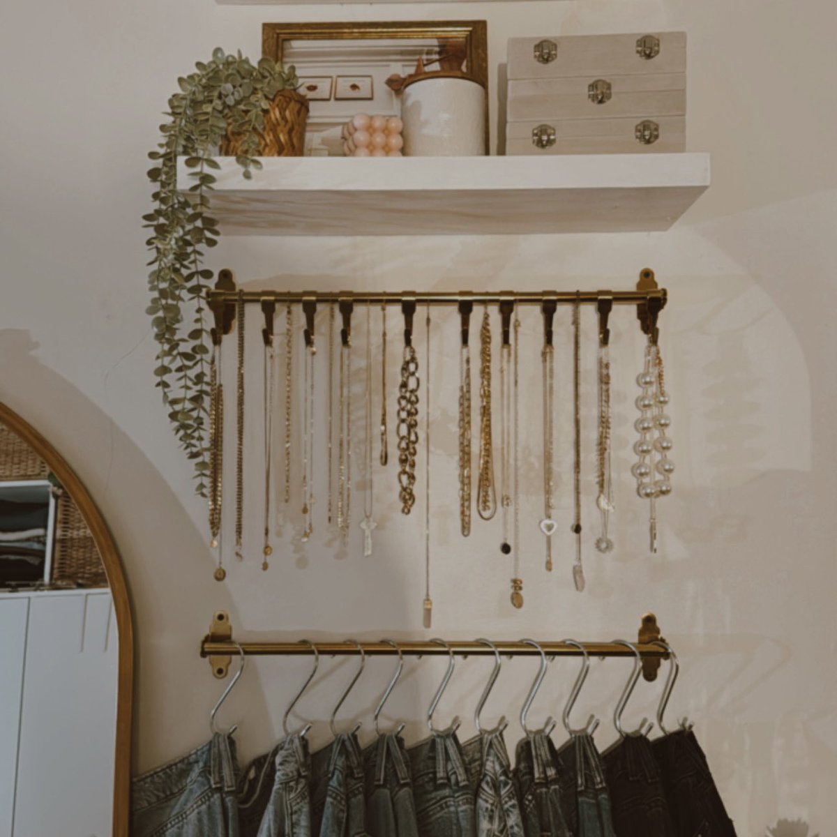 Corners of our apartment that I love so much 🤎

It’s taken me 5 years to make it feel like home &amp; I love the way it’s coming together 🥹 most things are thrifted and/or crafted by me &amp; my partner!