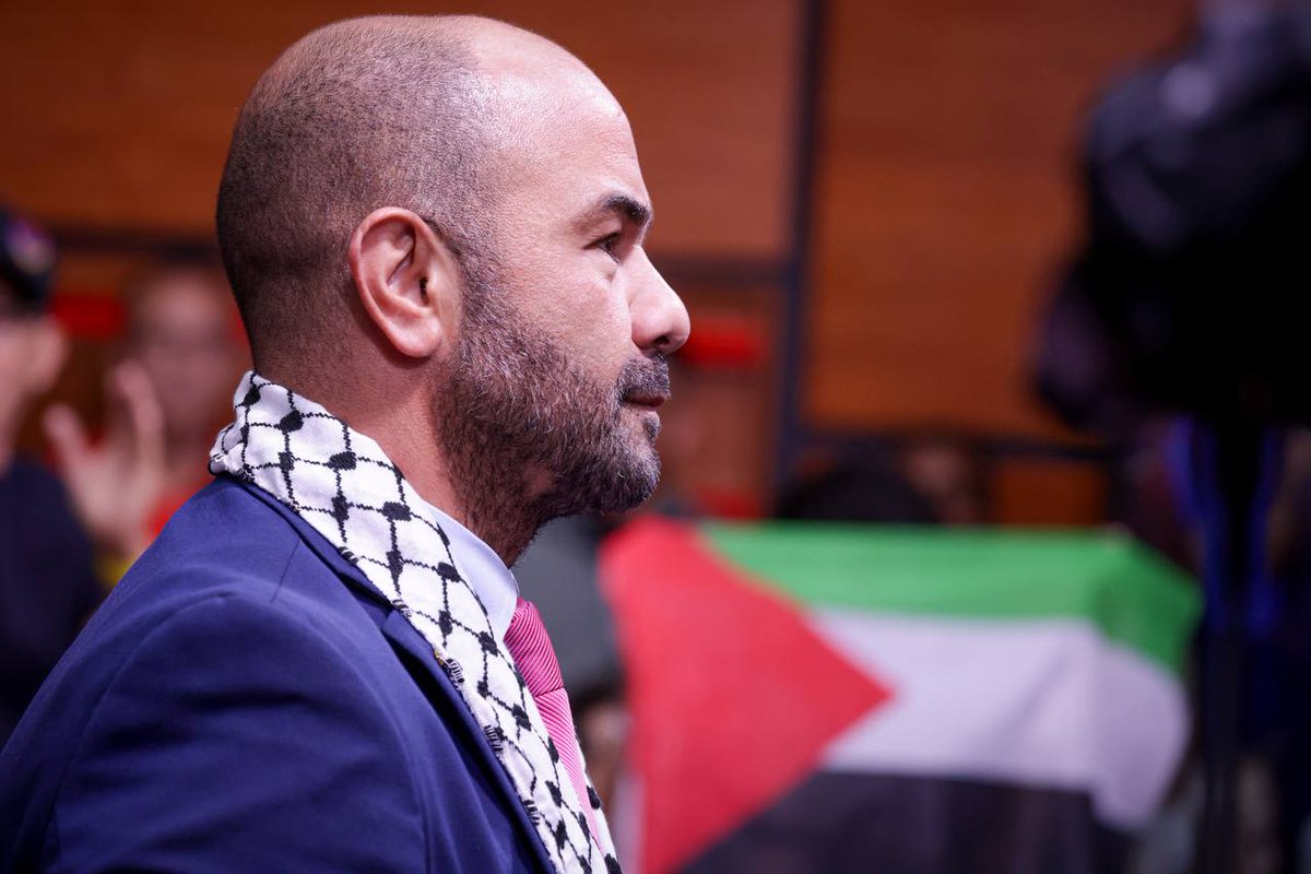 Con el Mazo Dando (@conelmazodando) on Twitter photo #EnVivo | <a href="/dcabellor/">Diosdado Cabello R</a>: Israel es un territorio hecho a la medida del imperialismo para cumplir con los intereses del imperialismo en la zona y lo gobierna un fascista de los más grande que haya existido (...) Hitler era un bebé de pecho comparado con Netanyahu. #EnVivo | <a href="/dcabellor/">Diosdado Cabello R</a>: Israel es un territorio hecho a la medida del imperialismo para cumplir con los intereses del imperialismo en la zona y lo gobierna un fascista de los más grande que haya existido (...) Hitler era un bebé de pecho comparado con Netanyahu.