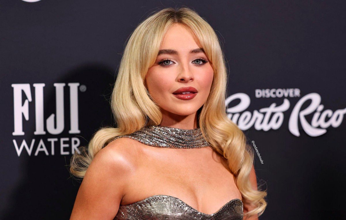 UpdatesBrinaBR's tweet image. O FACE CARD! Sabrina Carpenter no tapete do #Time100Next Gala.