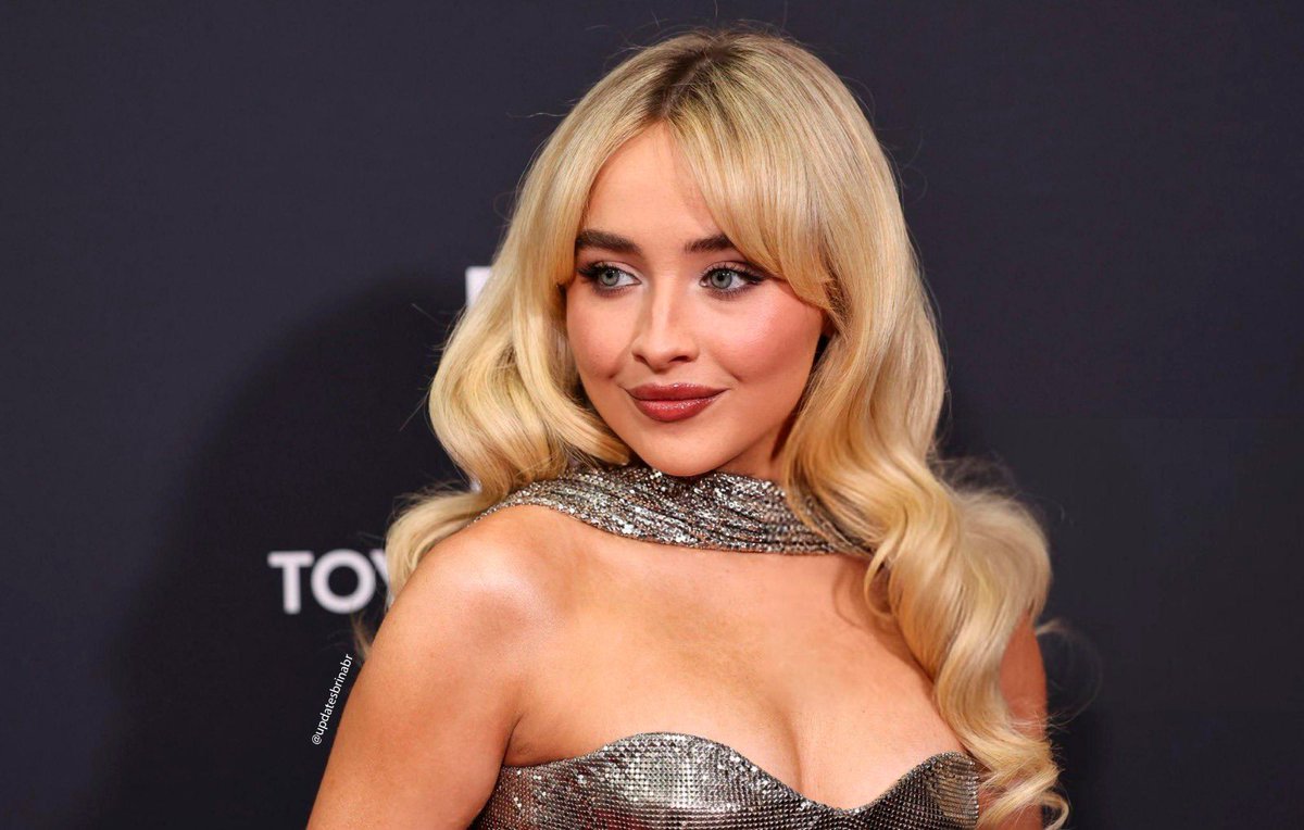UpdatesBrinaBR's tweet image. O FACE CARD! Sabrina Carpenter no tapete do #Time100Next Gala.