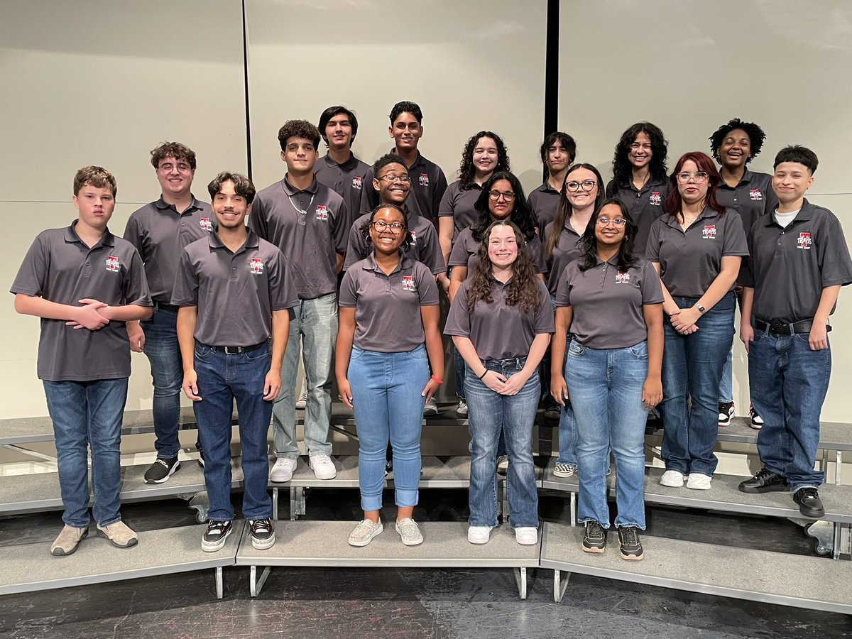 travis_choir's tweet photo. Congratulations, everyone on a FABULOUS Fall Concert last night!!! Seniors first last concert!!!! #travistigerchoir #singingtigers #fallconcert #seniors https://t.co/2zYlaaD8rR