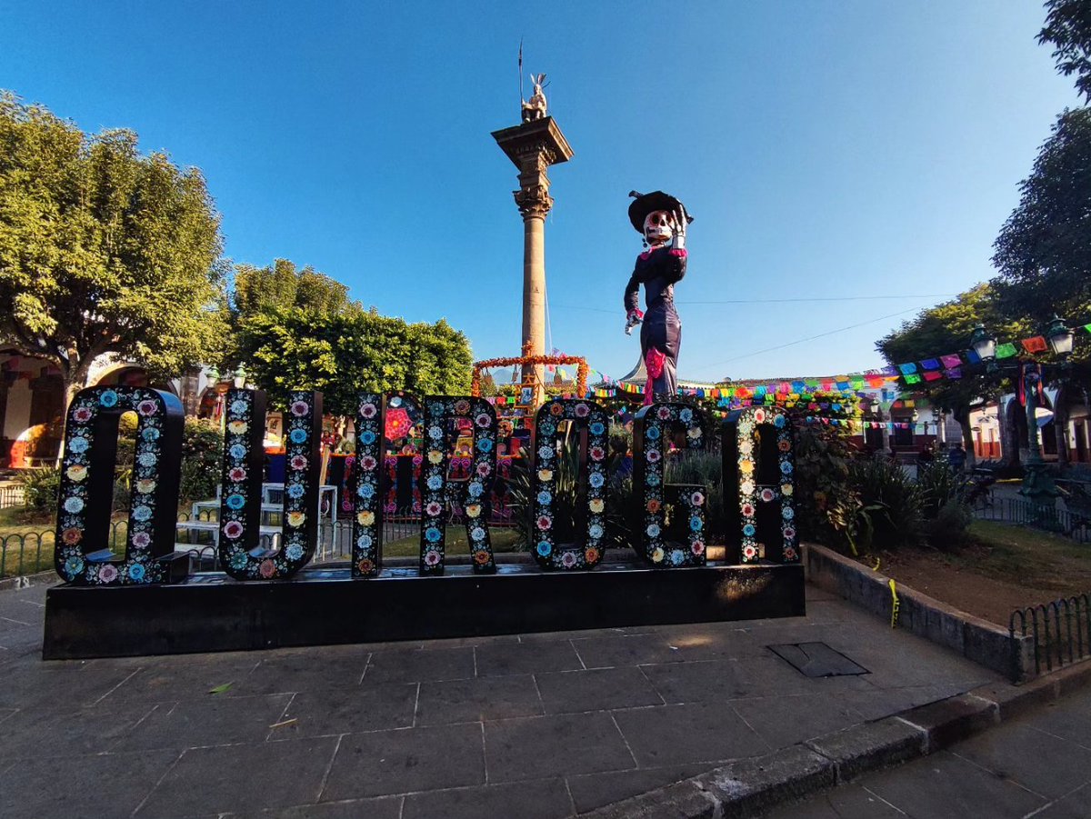 MexicoViajeraa's tweet photo. 🧵| #Quiroga es un pueblo ubicado en el estado de #Michoacán, conocido como "La capital mundial de las carnitas", debido a su rica tradición gastronómica y a su método único de preparación. La receta de las carnitas se originó en este pueblo y se ha extendido a todo el país. https://t.co/zDWpJNXwjh