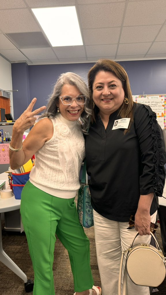 MsMendoza6's tweet photo. It was super nice to have you in our #bilingualclassroom and see all the great things my #3rdgraders are doing. @3rdGradeReading @HemmenwayStreak @CFISD_ELAR2_5 @CFISDELs https://t.co/QRaG1woDvH