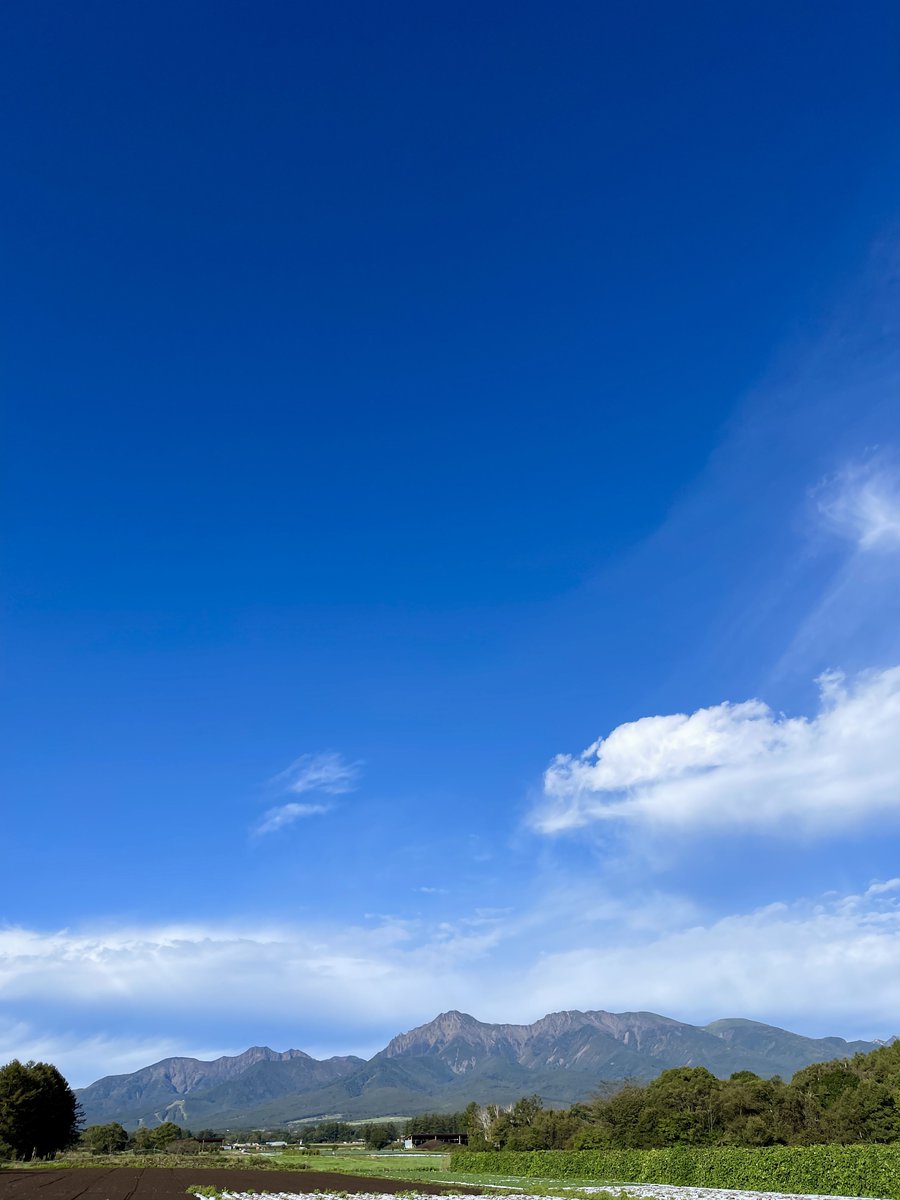 tawan_com's tweet photo. おはようございます。10月10日、八ヶ岳野辺山���原の最低気温2.9度。澄んだ空が気持ちの良い朝です。いやしかし、ここ数日で一気に肌寒くなりました！ https://t.co/cFC1KBpCg3