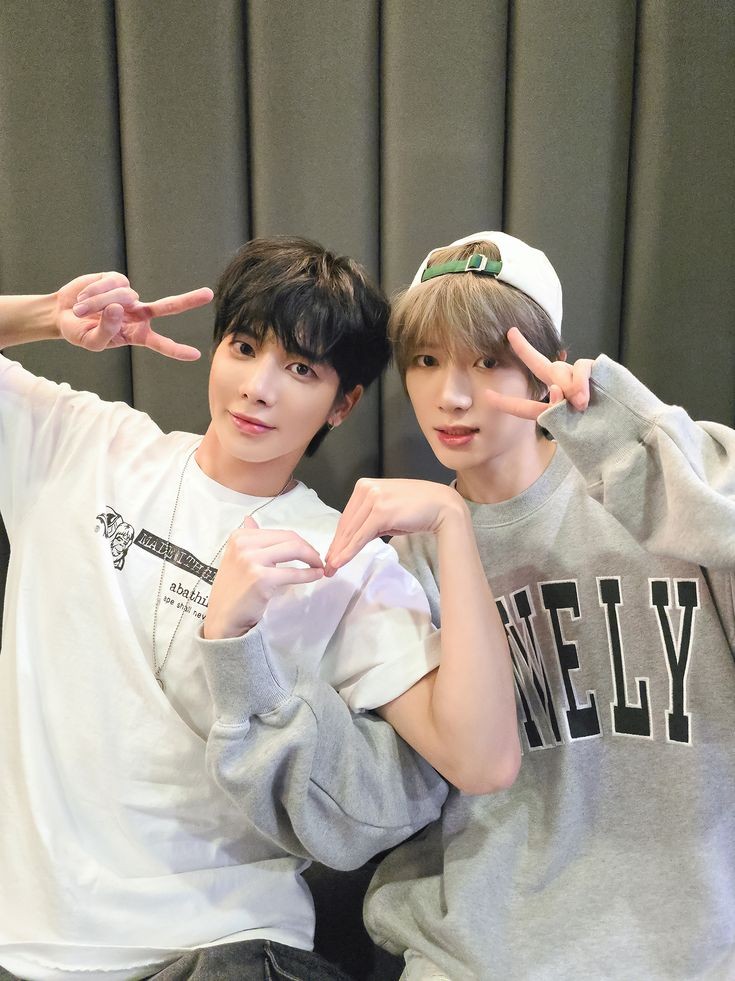 🤏✨✨✨
.
.
#txt #TXTfanart #UPPUZ #BEOMGYU #TAEHYUN