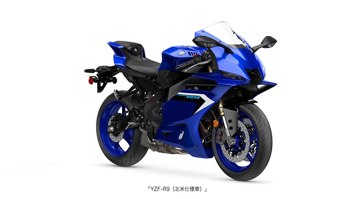 yamaha_bike's tweet photo. 新しいスーパースポーツ像を象徴
「YZF-R9」北米・欧州で発売
日本での発売は2025年春以降の予定

コンセプトは“Re-DNAed Supersport”
￣￣￣￣￣￣￣￣￣￣￣￣￣￣￣￣￣
【主な特徴】
🔵トルクフルで余力のあるパワーを発揮するCP3（クロスプレーン・コンセプトの3気筒）エンジン
🔵当社歴代スーパースポーツ最軽量の新型アルミダイキャストフレーム
🔵良好な足つき性と快適性を達成したスポーティなライポジ
🔵緻密な減衰コントロールが可能な前後KYB製新型サス
🔵エアロダイナミクス効果の高いウイングレットを採用した新外装
🔵LAPタイム計測や走行データの可視化が可能なアプリ「Y-TRAC」
🔵YRC（ヤマハライドコントロール）、クルーズコントロールシステムなどの走行支援デバイス
🔵水平を基調としたスタイリングであるR-DNAを受け継ぎ、より強調したデザイン

🔻ニュースリリース🔻
https://t.co/5hAgJVYTEs
#yzfr9 #R9