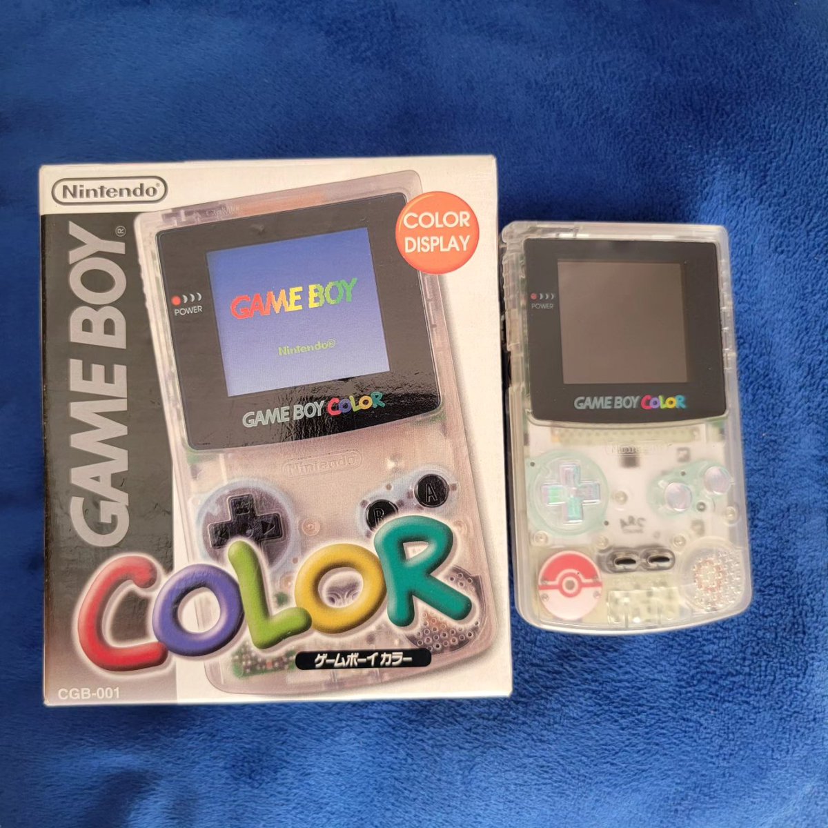 HostsServer's tweet image. Jumping into the retro modding scene. First project CIB #Gameboy Color that had a sun damaged screen, put in a Hispeedido 2.45&quot; IPS display, FP clear speaker, lab15 clear opal buttons, ARC gbc led flex board by @natalie_thenerd and the Pokeball power regulator from @JackvMakes.
