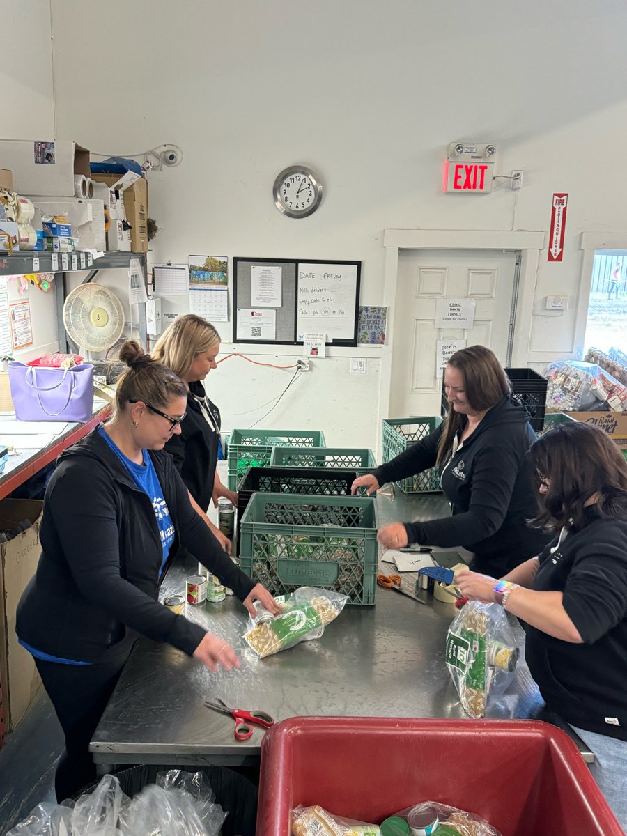We had the pleasure of welcoming members from the Allstate Canada team to Parkland Food Bank! They worked hard sorting and crating non-perishable food items, and we couldn’t be more grateful for their dedication.  Thank you Allstate Canada for thinking of us and lending a hand!