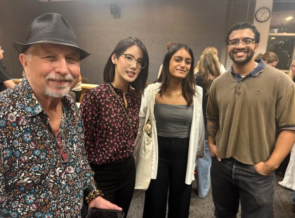 brandingconcier's tweet photo. Group photo of Monday’s @aafoc #MeetTheMentor event. 70 @ChapmanU students &amp; 15 mentors showed up for this. What a fun event that was! https://t.co/E27Rf3ASsz