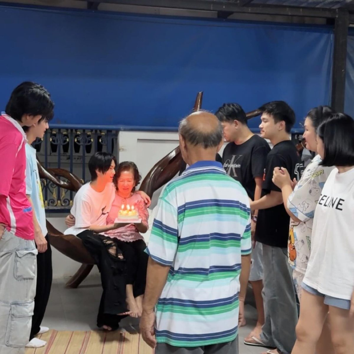 doublepp__'s tweet photo. วันเกิดคุณยายน้องเป้อมีพี่จินกะน้องภีมแฮปแฮปด้วย ฮือ น่ารักมากเลยย🎂🤍 https://t.co/30TsweWmub