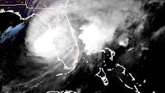 foconoticias_'s tweet photo. #milton 📷 En minutos el huracán Milton tocará tierra en Florida.
Fuertes lluvias y vientos con ráfagas ya se sienten en Tampa y Sarasota. https://t.co/hd3i1bn8jy