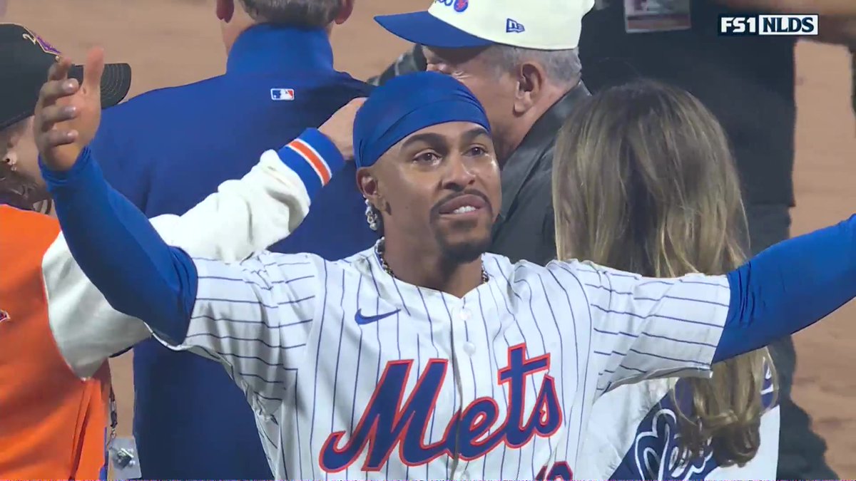 SNYtv's tweet photo. SCENES FROM THE CELEBRATION https://t.co/p8CKBF3Qhp