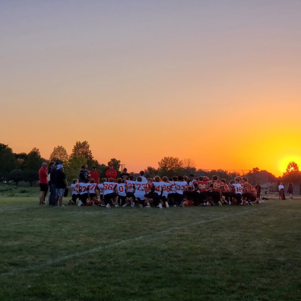 EllenZitkus's tweet photo. The future is bright for these fellow Dawgs! 7th grade Gold vs. Red scrimmage. Great game boys.  Looking forward to next year! ❤️🏈💛🏈🖤 @BataviaFootball @j_zitkus @JimmyZitkus2023 https://t.co/pzrvkOu7Kg