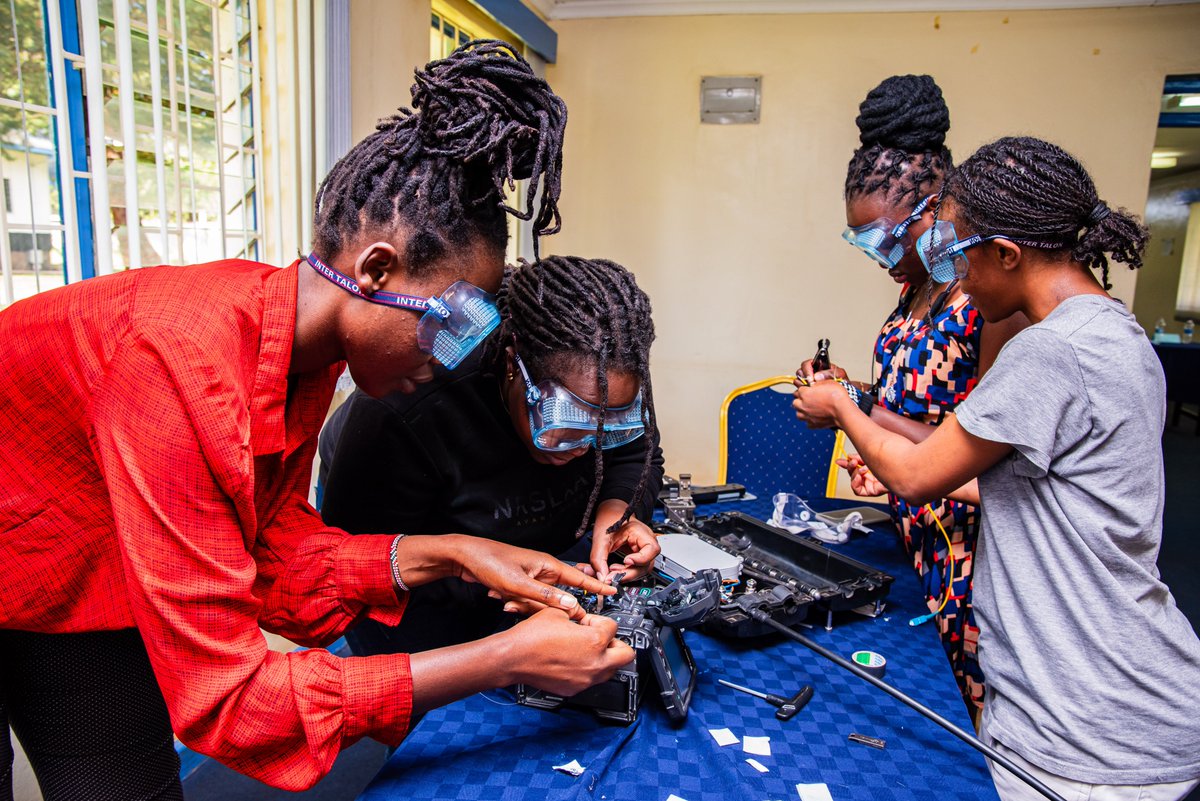 Implementing fibre technology at the grassroots level by community networks hugely depends on the practical understanding of the technology, right from site survey to cable preparation to splicing to monitoring and maintenance.