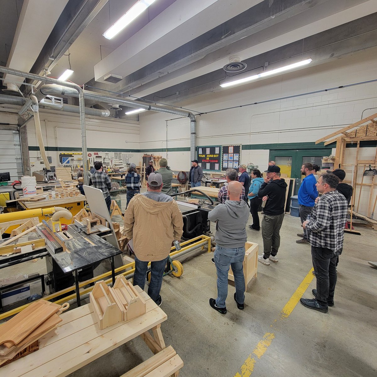enaholtermann's tweet photo. Had an amazing evening at the @QueensEduc &amp; @HPEschools event! 🌟 So inspiring to see skilled tradespeople exploring the path to teaching! Thank you to everyone who joined and made it a success! #TeachingTheFuture #InspiringEducators https://t.co/47631to1DP